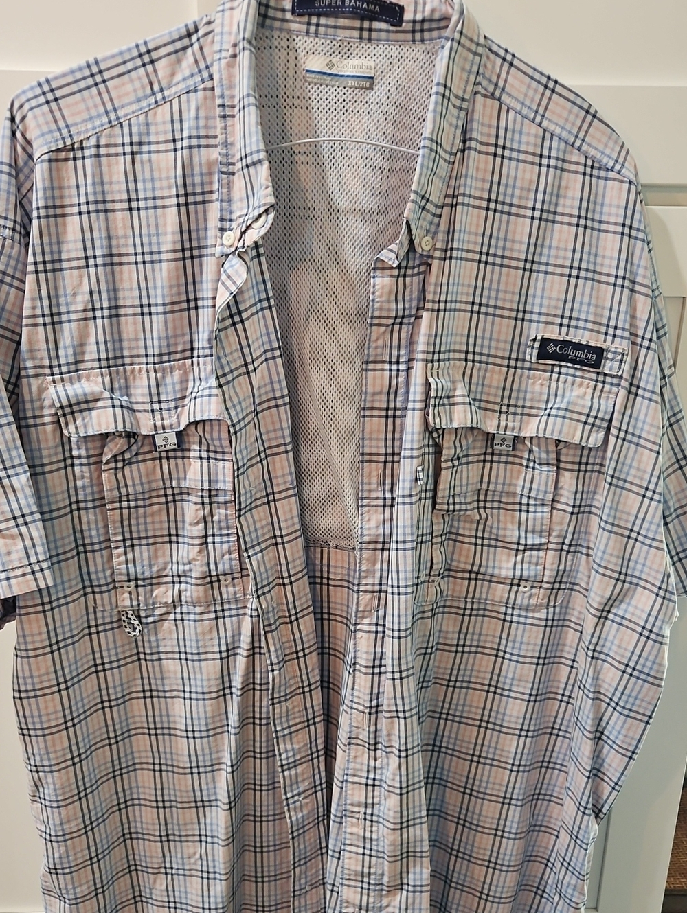 Columbia Men’s Light Pink and Navy Plaid Fishing Shirt. XXL